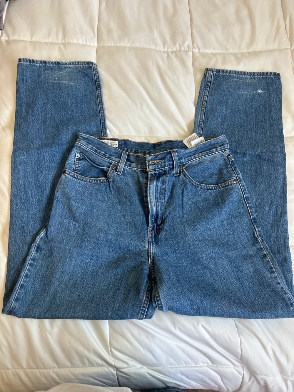 Levis. Denim jean high waist straight leg in 28